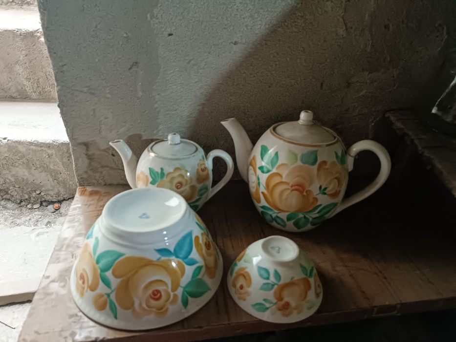 Сотаман Ош товоклар ва чойнак пиела чинни        .