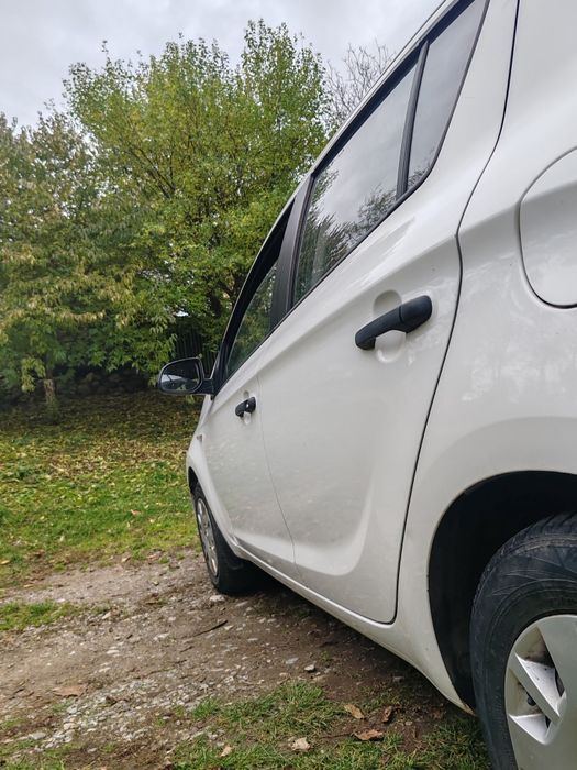 Hyundai i20 sau schimb cu o mașină mai mare