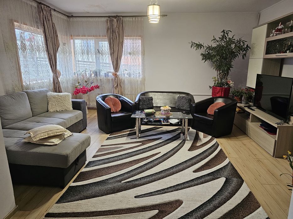 Proprietar, închiriez casă Uricani