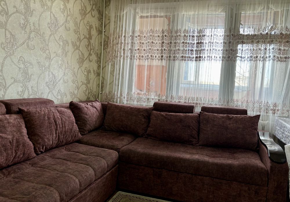 Продаю Диван (трансформер ) раскладывается как кровать