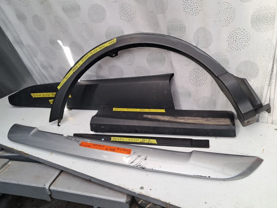 Лайсна врата калник споилер Toyota Rav4 2018/24 г