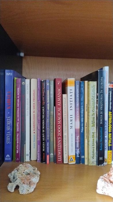 Colectie carti, CD-uri si DVD-uri