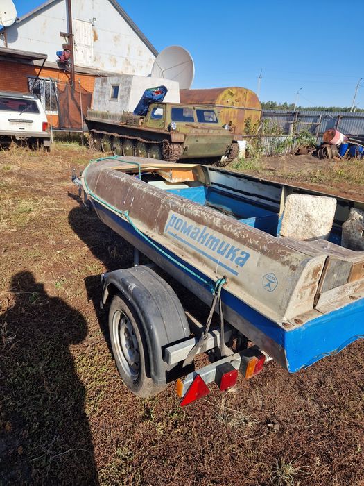 Пррдаётся лодка "Романтика".