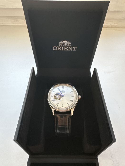 Продам часы orient
