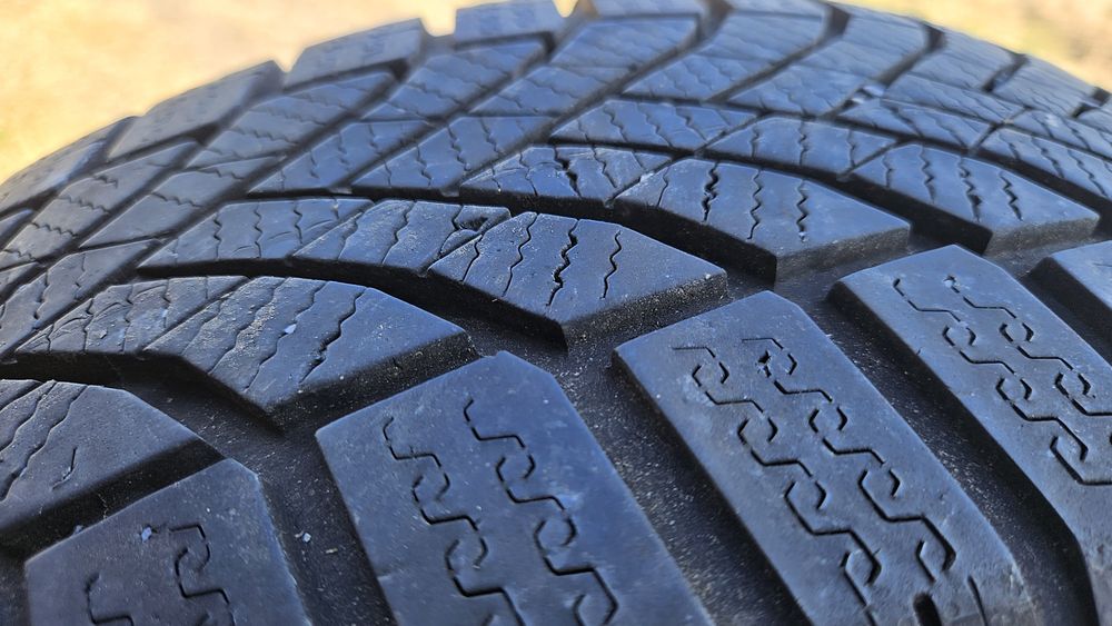 4бр гуми 205 60 16 дот 25 фалкен falken