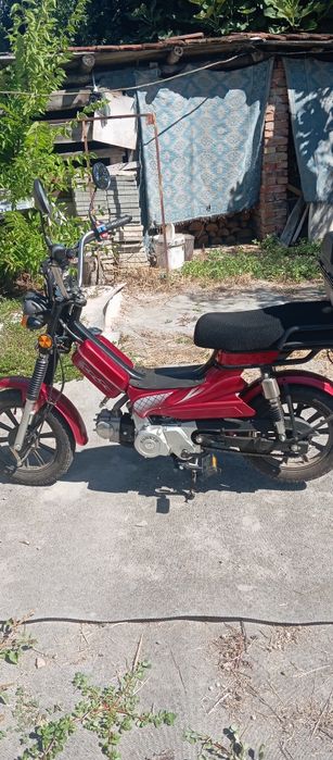 Продавам мотопед 49 кубика четири тактов ,със стартер+ключмаса.