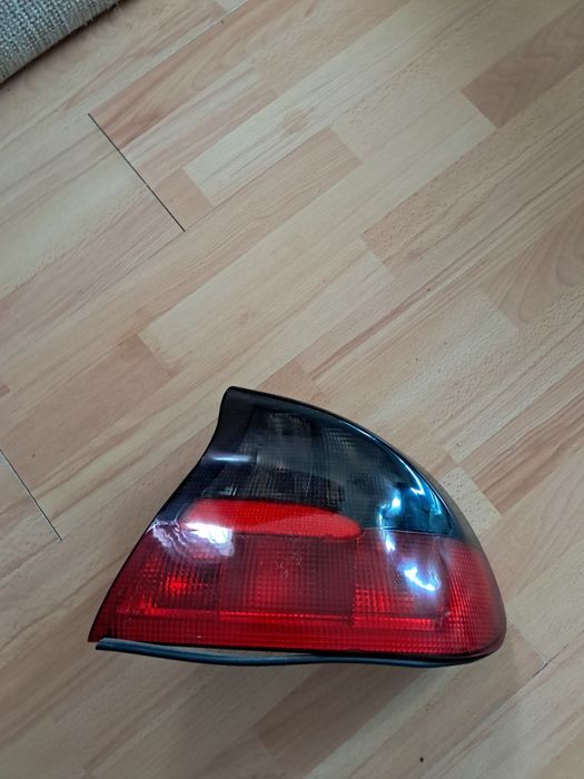 Продава се десен стоп за Опел Тигра 1998 г.
