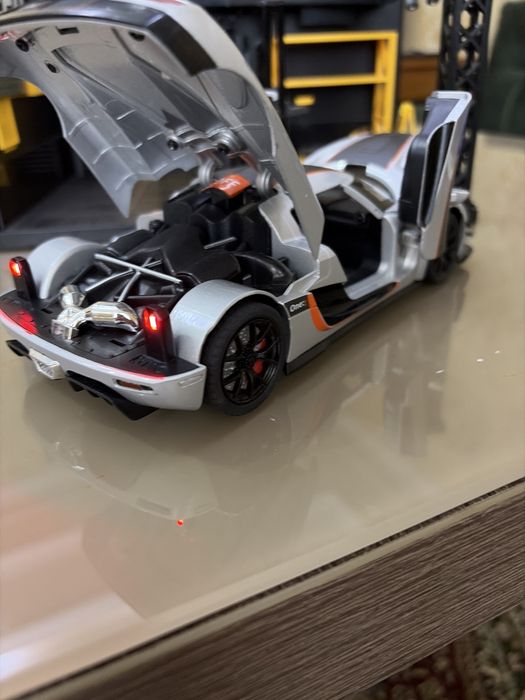 1:24 olchamdagi sifatli model mashina sotiladi