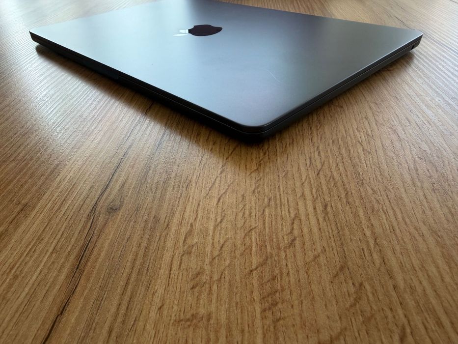 MacBook Air 13" M4 Chip 10-CPU, 10-GPU, 16GB RAM, 512GB SSD В ГАРАНЦИЯ ДО 25.11.2026г.