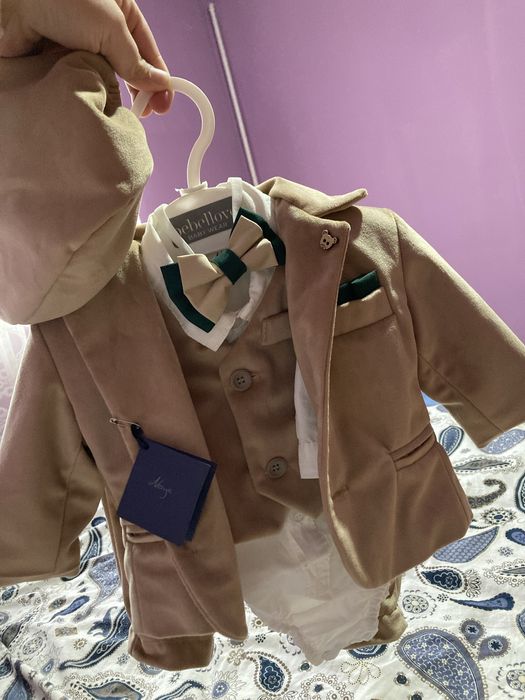 Costumaș din catifea pentru băiețel