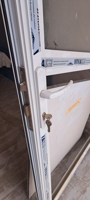 Продавам чисто нова алуминиева врата