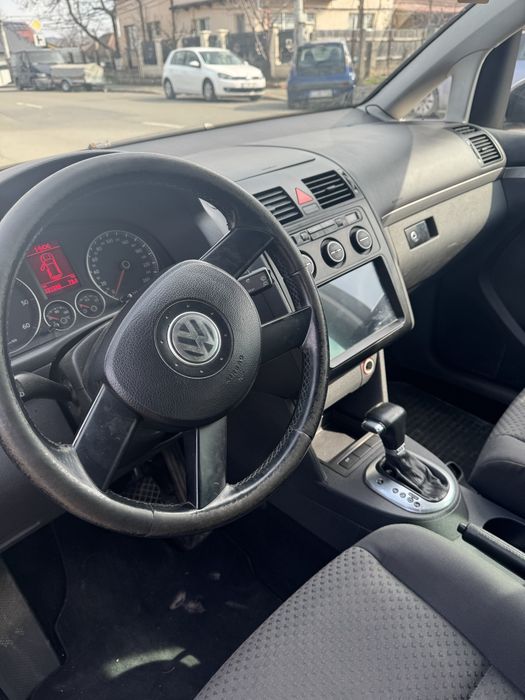 Vând touran DSG sau schimb