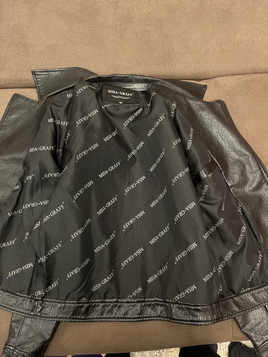 Продаю кожанную куртку