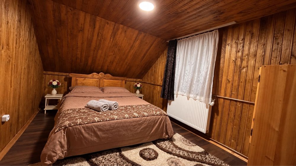Cabana cu ciubar la munte, disponibilă de Crăciun și de Revelion