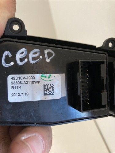 Бутон за управление на фаровете за KIA Ceed 1.6 CRDi (2014) 93305-A2110