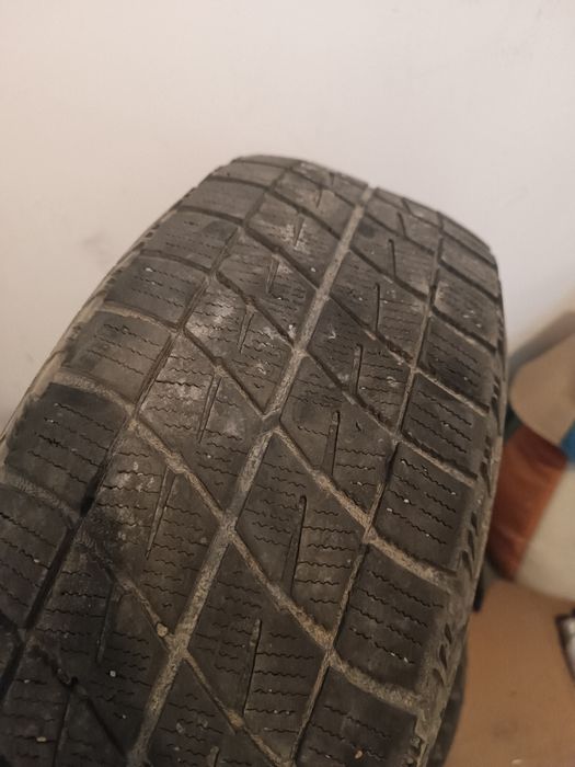 Продам срочно зимние резины