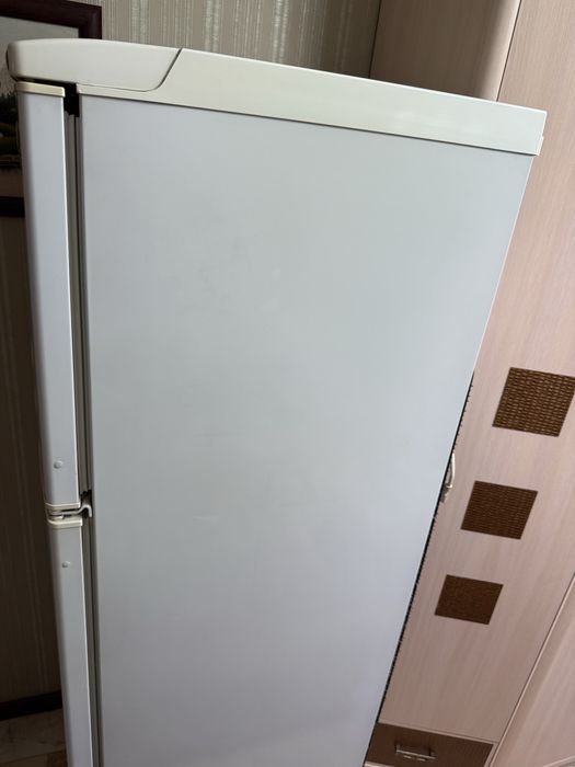Продам двухкамерный холодильник