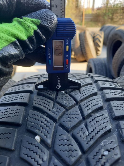 Anvelope de iarna 215-60r16 Goodyear