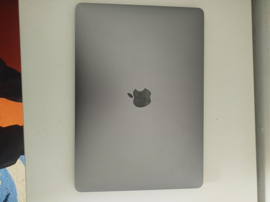 Продаеться MacBook Air