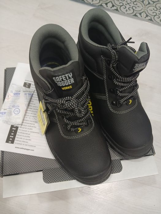 Продам спецобувь Safety jogger летние