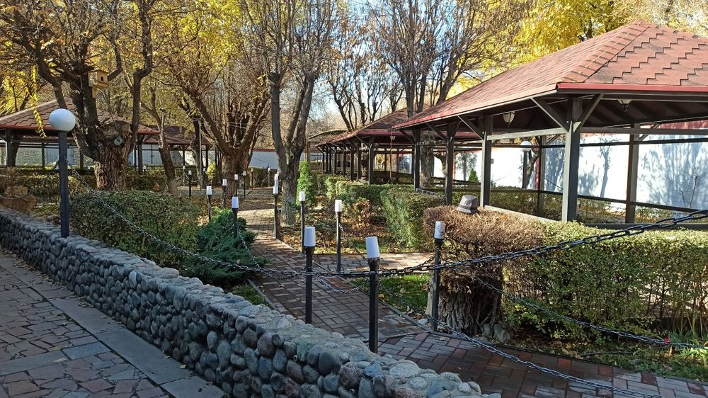 Продаётся участок в городе- 0,5 гектара