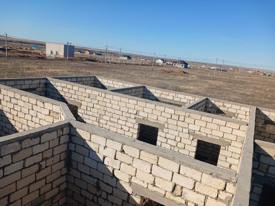 Продам недостройный дом в шилисае