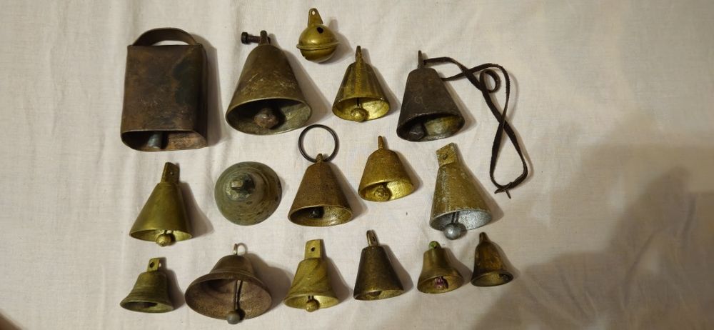 Vand talangi si clopote vechi de colectie. Vezi cele 8 poze atasate