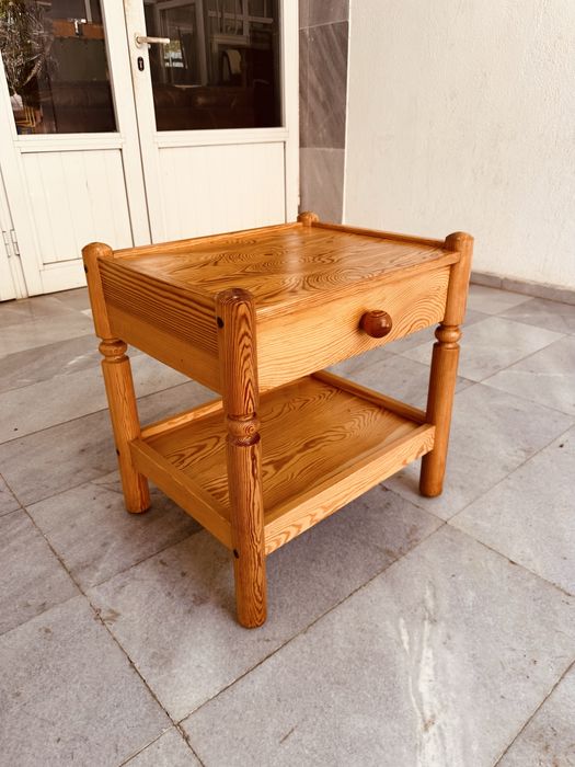 Масивно дървено шкафче с чекмедже – рустик стил