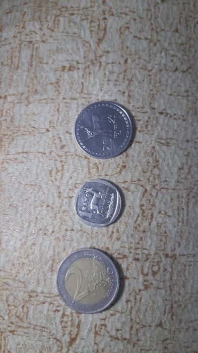 Монеты и бумажки разных стран