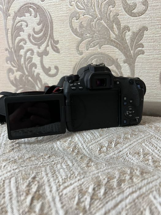 Canon EOS 77D продам фотоаппарат