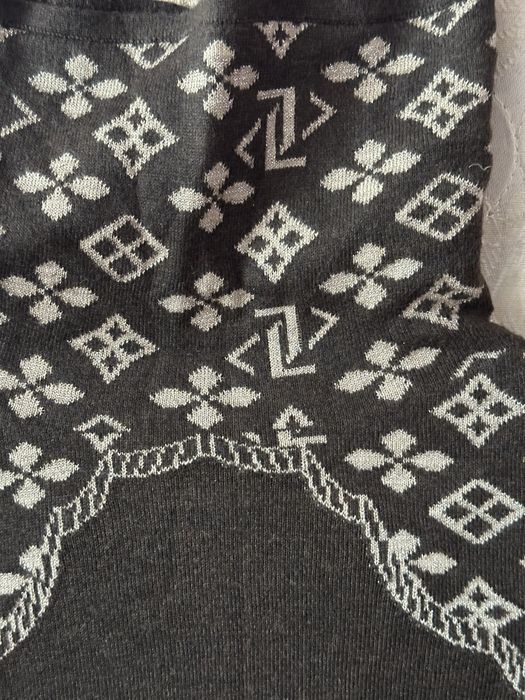 Шикарные тонкие свитера 46/48