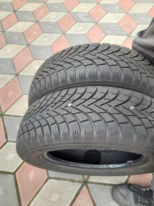 Vand 2 anvelope de iarna 175 65 r14 MAXXIS aproape noi