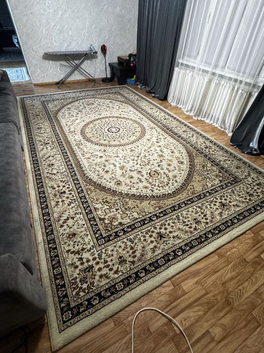 Ковер 3 на 5 в отличном состоянии