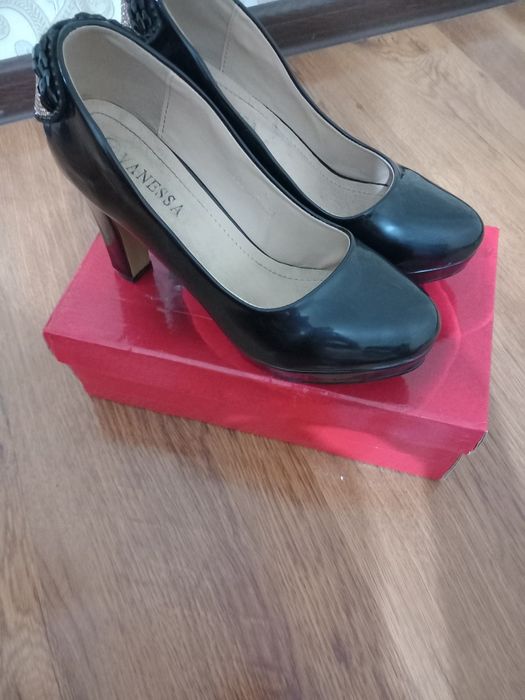 BDSMda porno qichqiradi va nola qiladi