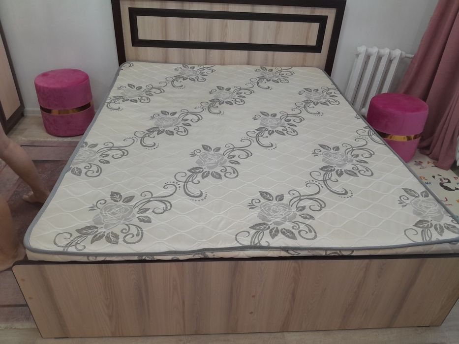 Двух спальная кровать