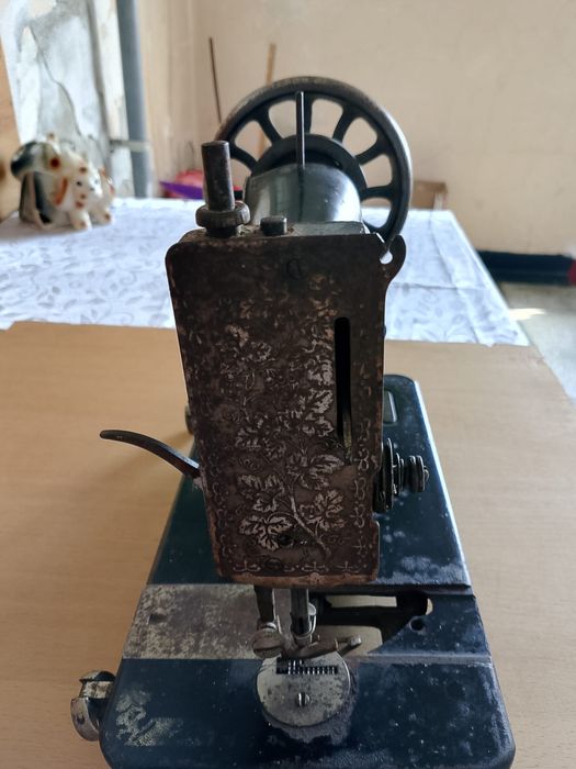 Mașină de cusut originală Singer, cu sigla „The Singer Manufacturing Co.”