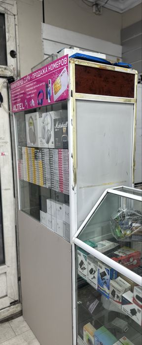 Продаеться Стеклянная витрина