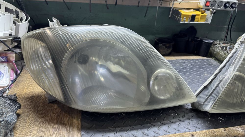 Продам фары Toyota Corolla 120