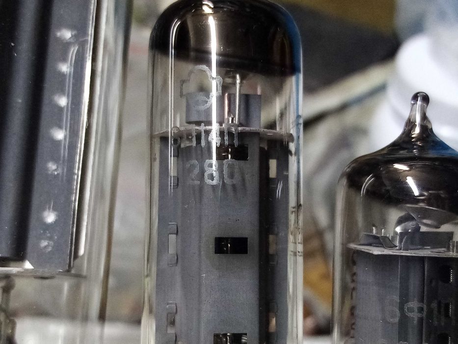 електронни лампи+ PL 84 нова