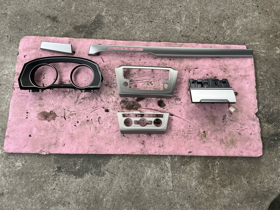 Trimuri plasticuri ornamente plansa bord europa pt vw passat b8