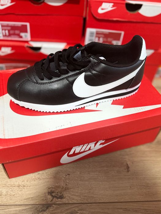 Продам новые кроссовки 39-44 размер