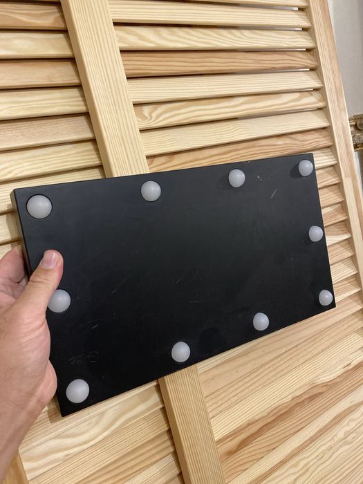 Decoratii scaunel tabla de scris cuier semn luminos carlige