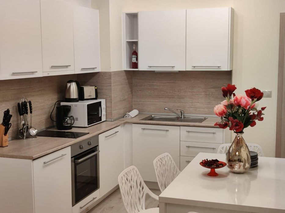 Дава се под наем Тристаен апартамент в Варна, Аспарухово - 100 кв.м за 1000 € - Снимка #2