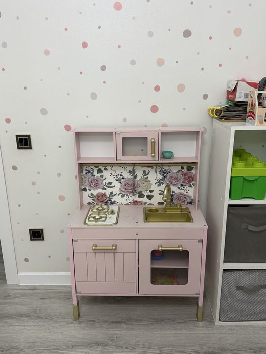 Детская кухня розовая