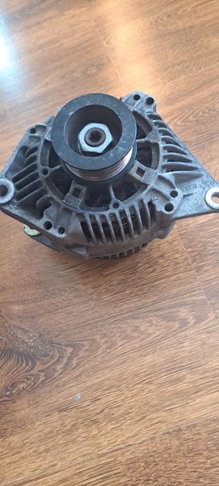 Vând alternator renault
