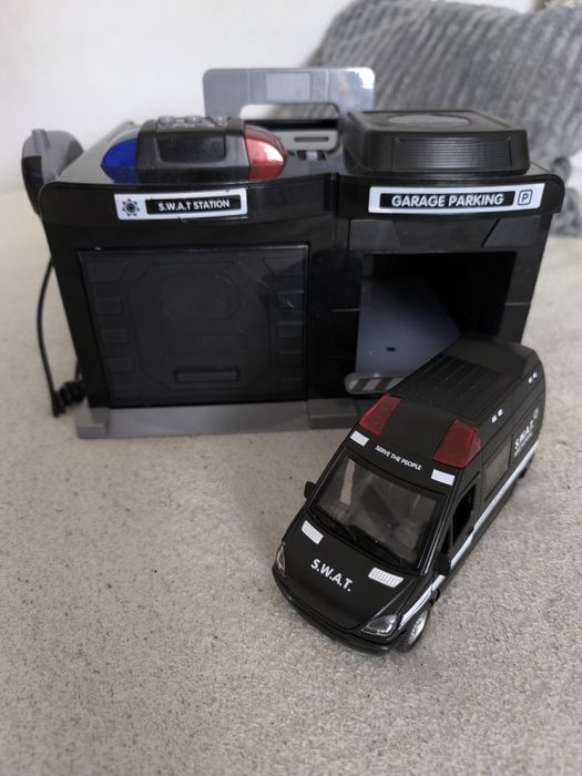 Голяма Пожарна трансформираща се в писта и полицейска станция