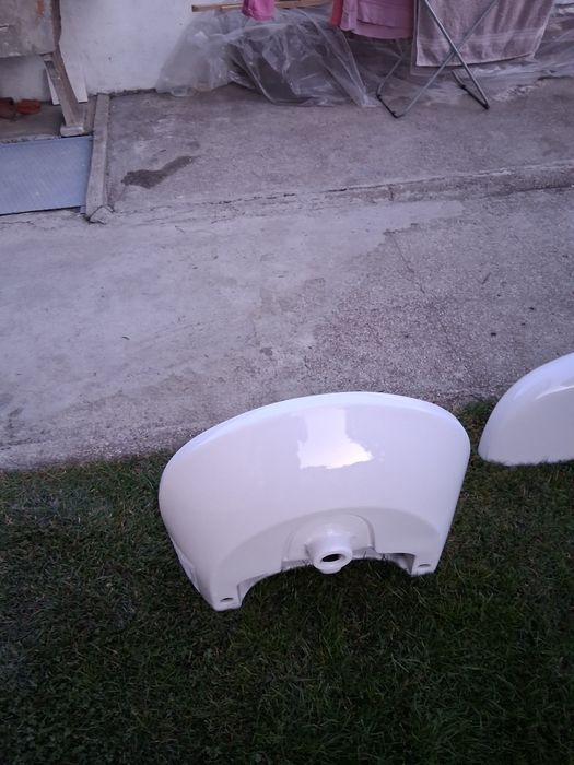 Мивка и ботуш към нея Видима