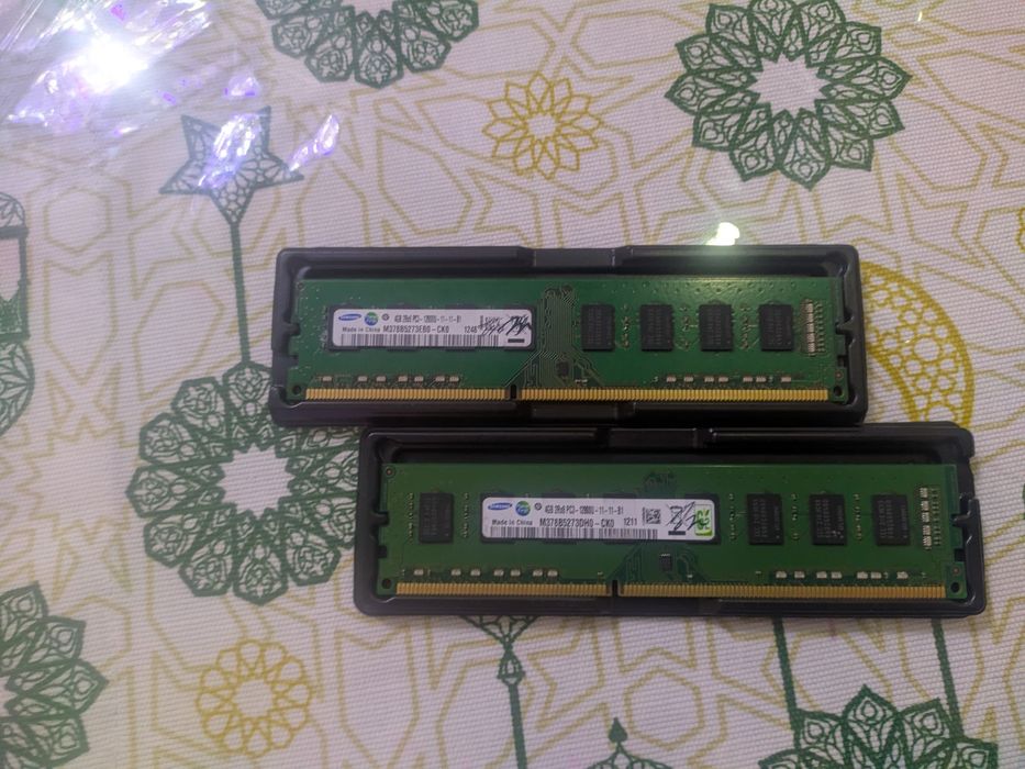DDR3 2 плашки от Самсунг каждая по 4ГБ