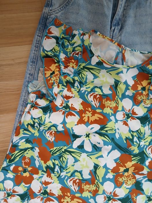 Bluză Nouă Superba cu print floral și mâneci cu volane