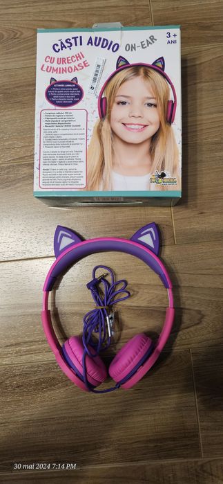 Casti audio cu urechi luminoase  On-Ear